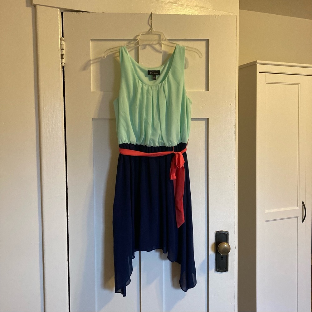 Color block handkerchief hem dress